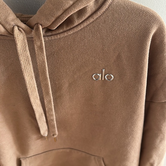 Alo Sweatshirt - Picture 2 of 3
